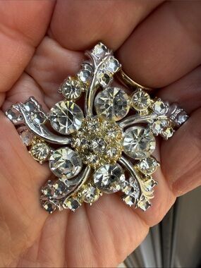 Vintage Mid Century Crystal Floral Burst Rhinestone Brooch - Silver Tone